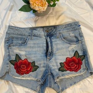 American eagle 🦅 rose denim shorts size 8